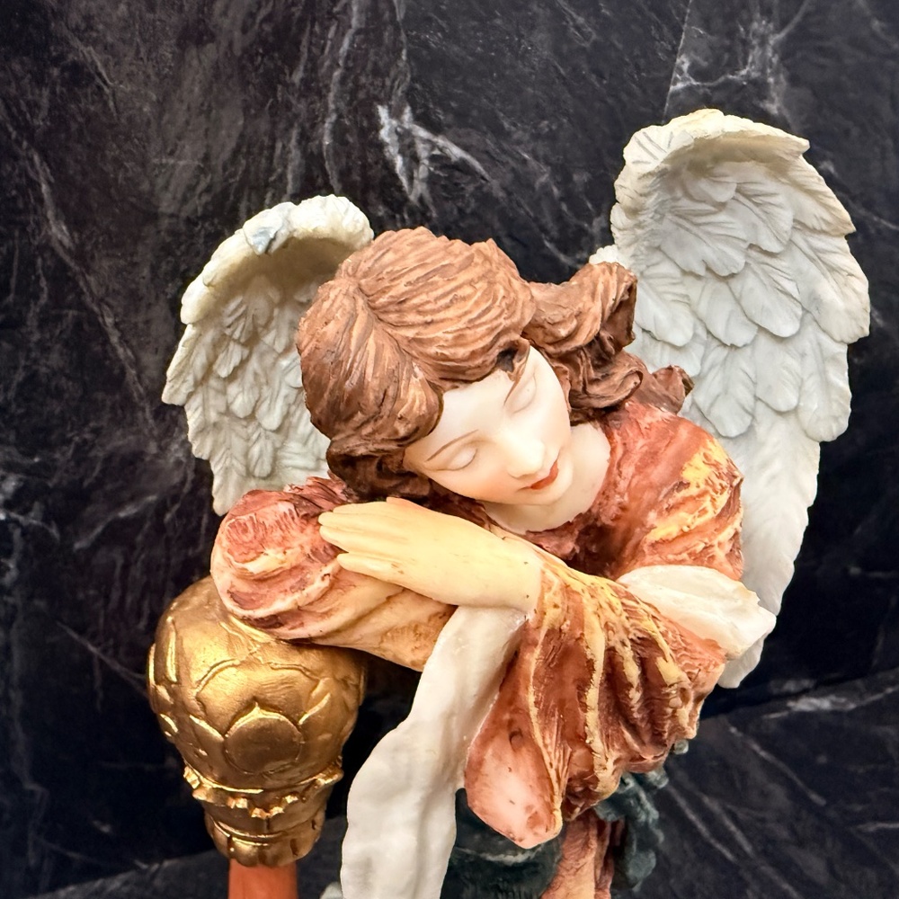 Angel Resting on Harp Figurine - Picture 16 of 16